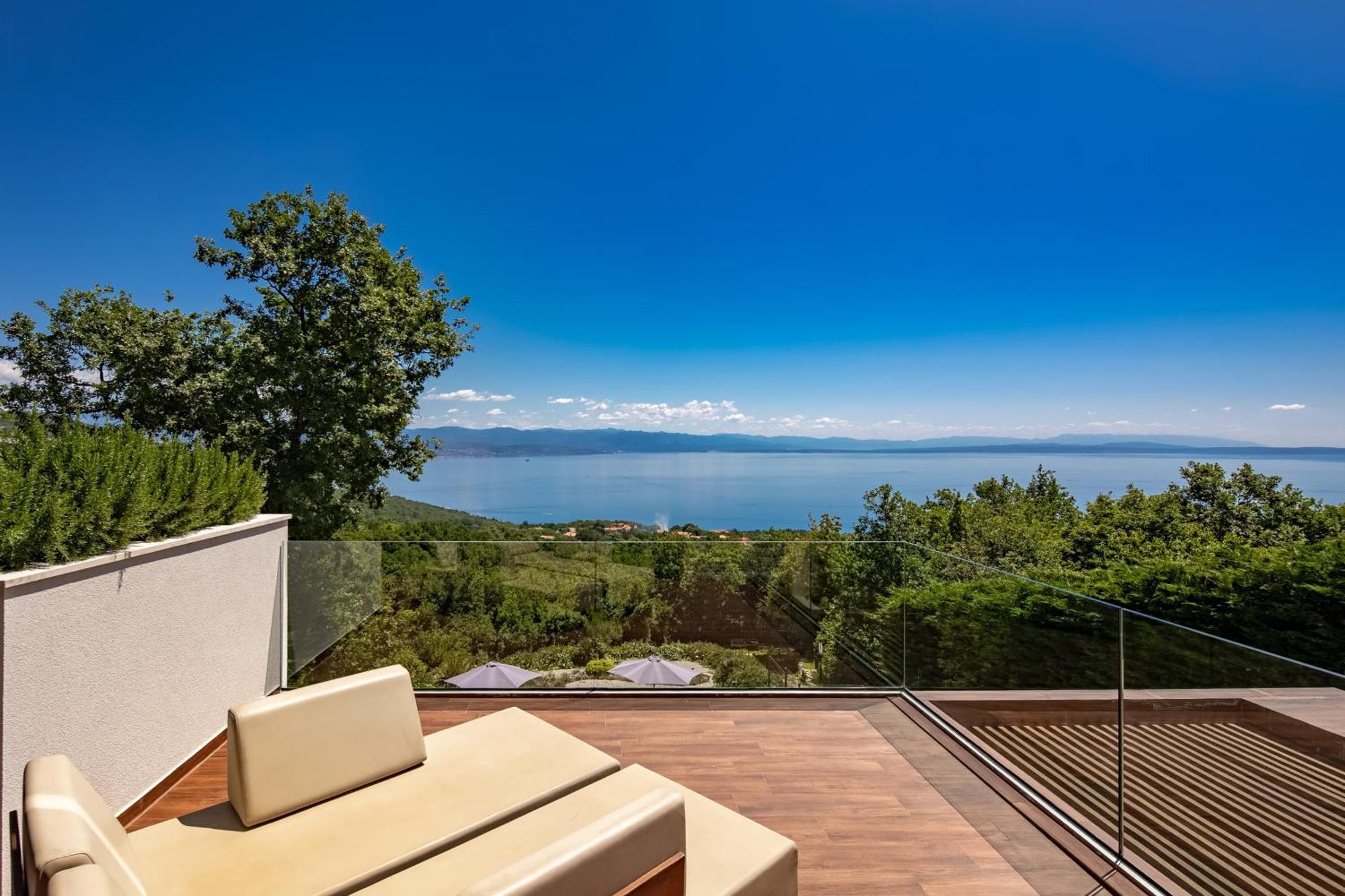 Altavista - Seaview & Relax With Heated Pool & Minigolf Villa