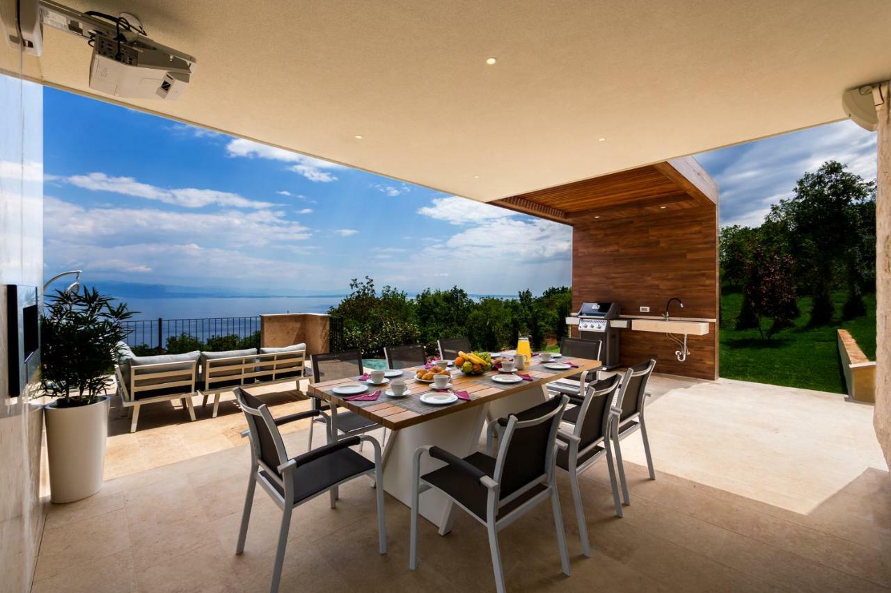 Vila Altavista - Seaview & Relax With Heated Pool & Minigolf Opatija