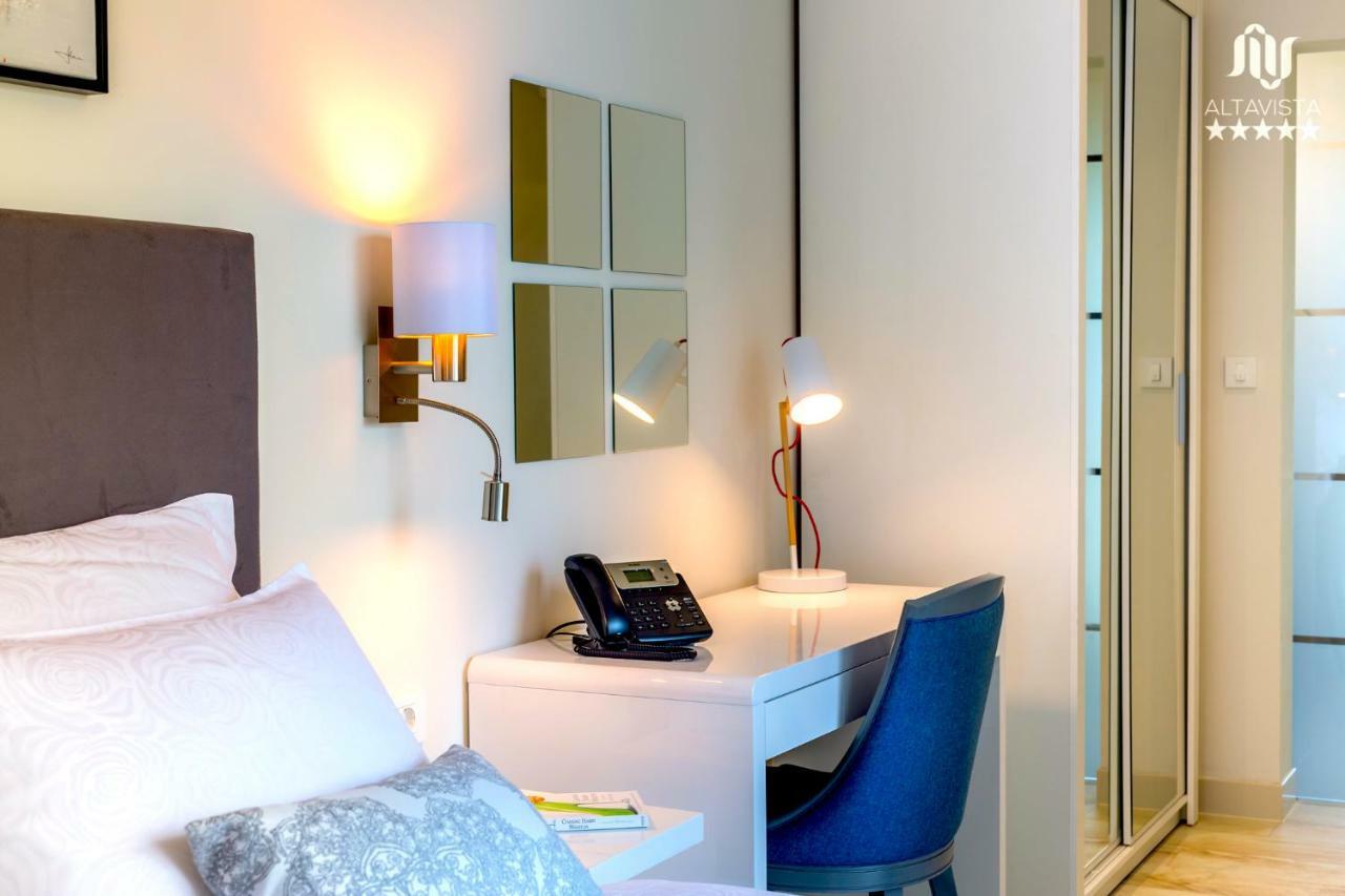 Altavista - Seaview & Relax With Heated Pool & Minigolf Opatija