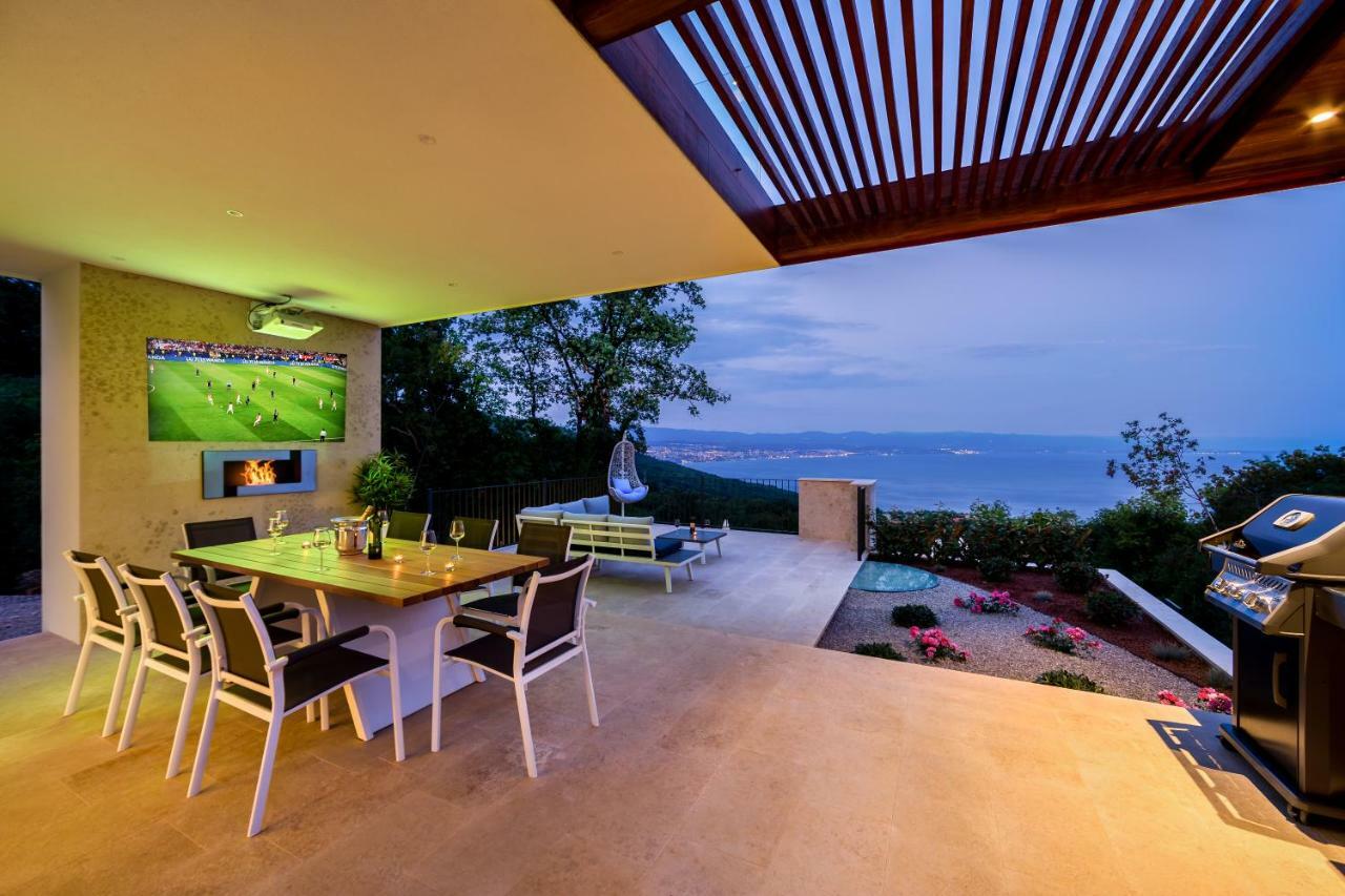 Vila Altavista - Seaview & Relax With Heated Pool & Minigolf Opatija