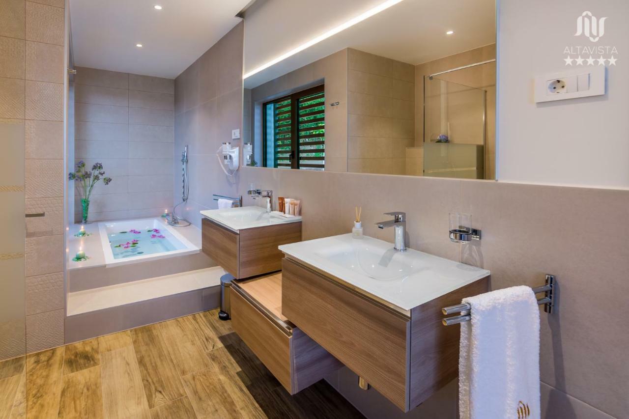 Vila Altavista - Seaview & Relax With Heated Pool & Minigolf Opatija