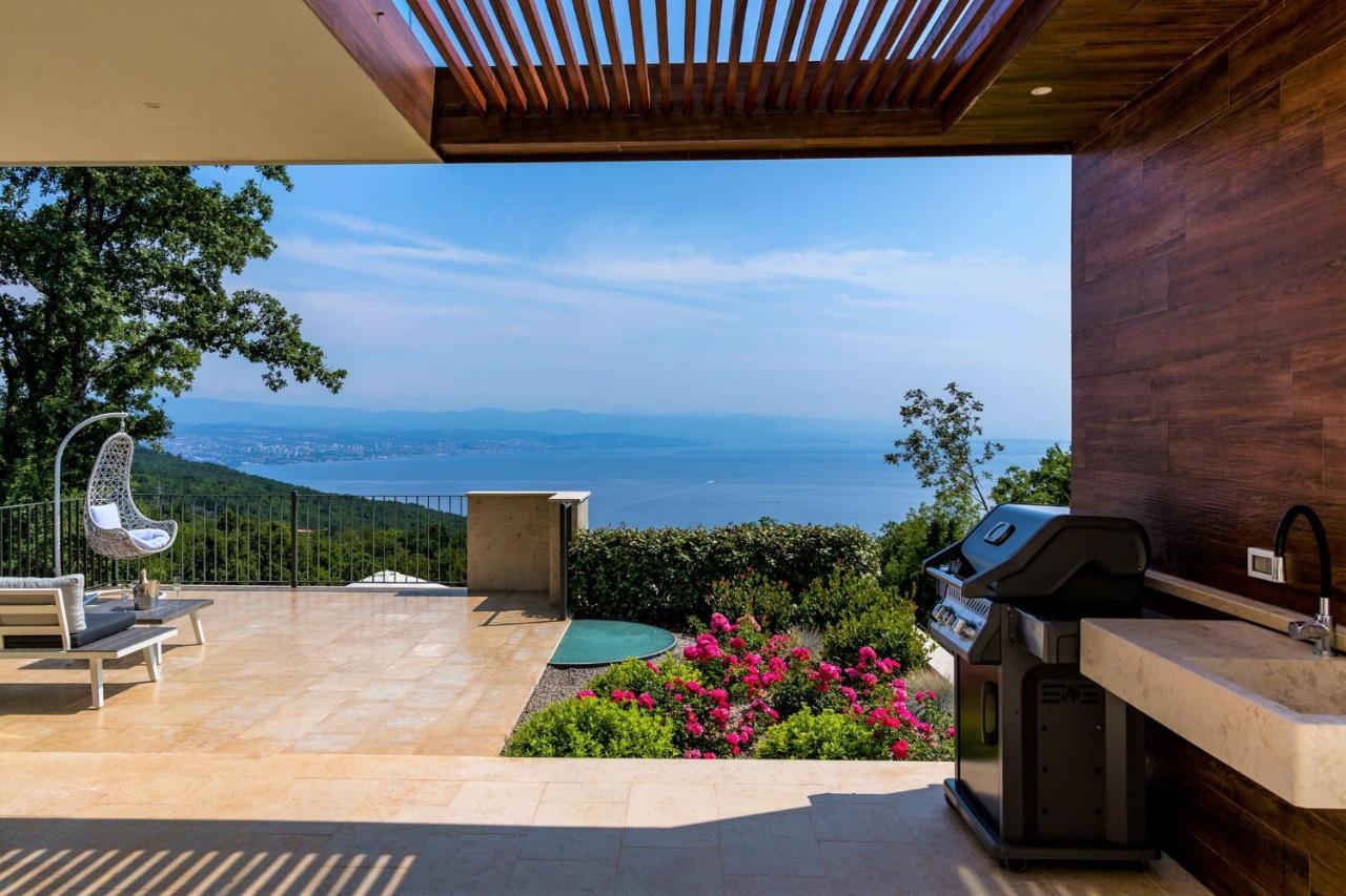 Vila Altavista - Seaview & Relax With Heated Pool & Minigolf Opatija